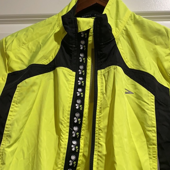 Brooks bright yellow Running wind/rain jacket xs - Picture 2 of 5